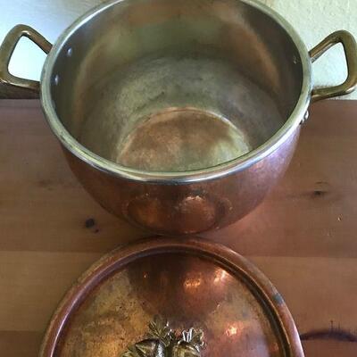 Decorative Copper Pot With Brass Acorns On Lid. Local pick up only in Auburn, CA.