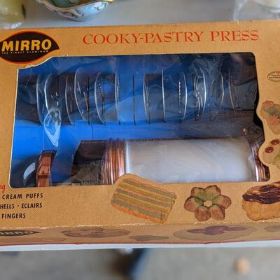 NIB Mirror Cookie Press