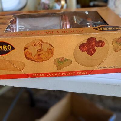 NIB Mirror Cookie Press