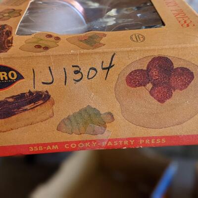 NIB Mirror Cookie Press