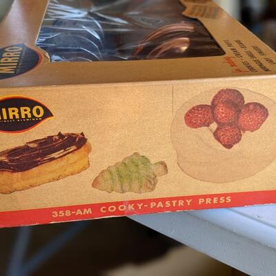 NIB Mirror Cookie Press