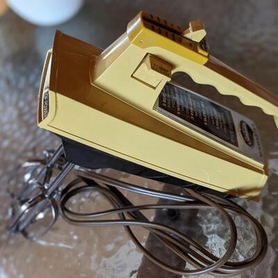 Sunbeam hand mixer, amazing shape