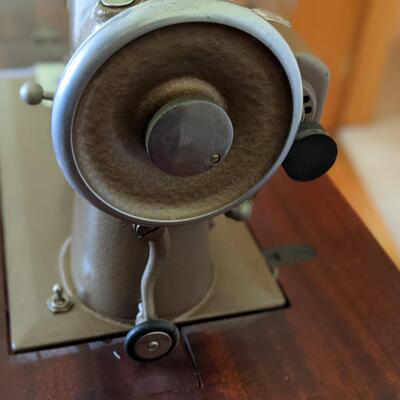 New Home Light Running Sewing Machine, the entire unit is in incredible shape