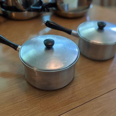 2 Kitchen Craft pans