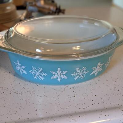 Perfect shape Christmas Pyrex