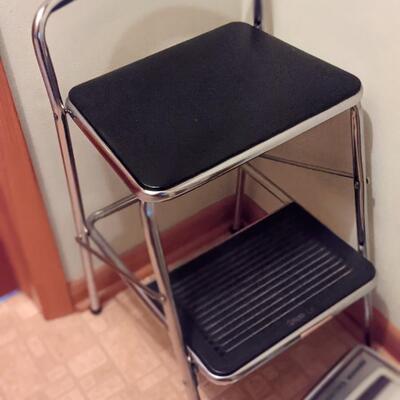 Vintage, in fab condition, step stool
