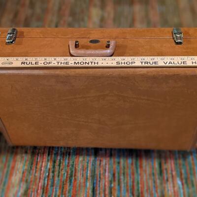 Exc Condition Vintage brown suitcase