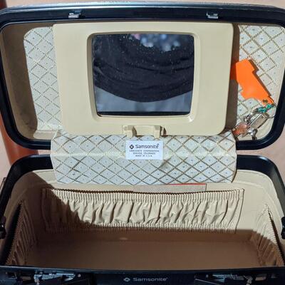 Exc Condition Vintage Samsonite cosmetic suitcase