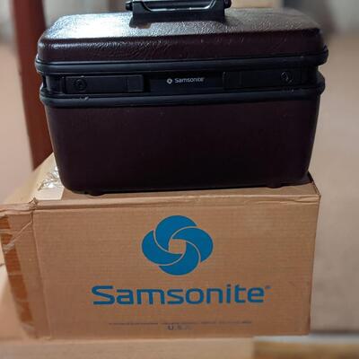 Exc Condition Vintage Samsonite cosmetic suitcase