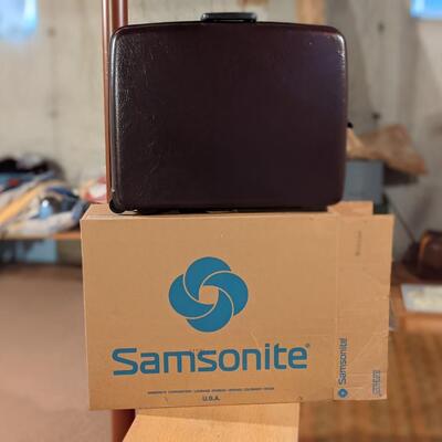 Exc Condition Vintage Samsonite medium suitcase