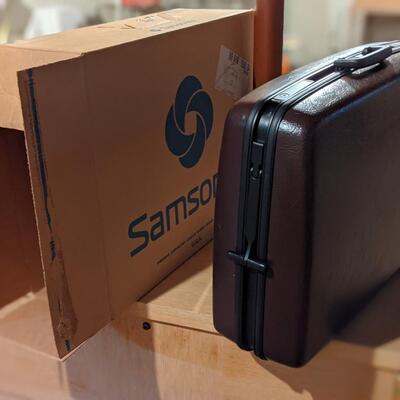 Exc Condition Vintage Samsonite medium suitcase