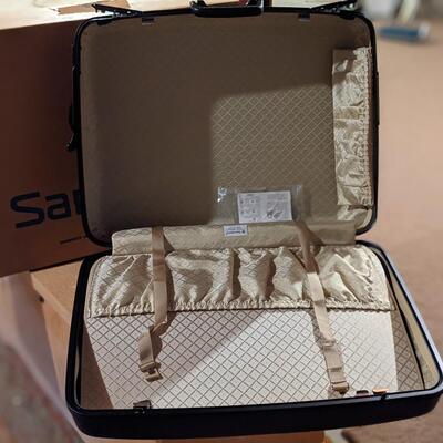 Exc Condition Vintage Samsonite medium suitcase