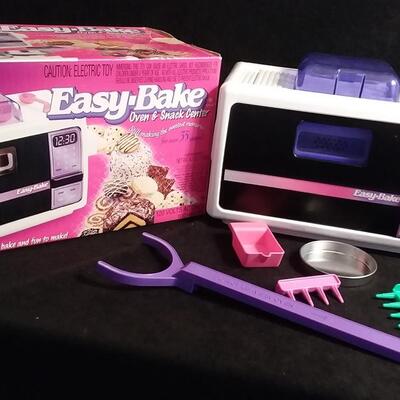 Lot 42  Easy-Bake Oven