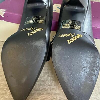 Retro Vintage Black Leather Pumps from Rushhour Express 7.5