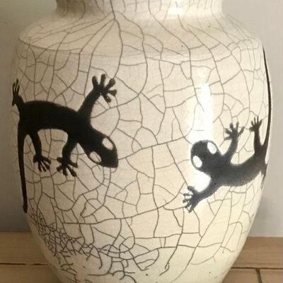 Vase With Lizard Motif. Local pick up only in Auburn, CA.