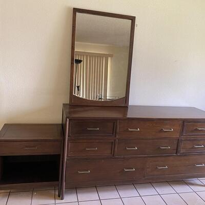 4 Piece Mid Century Modern Bedroom Set.