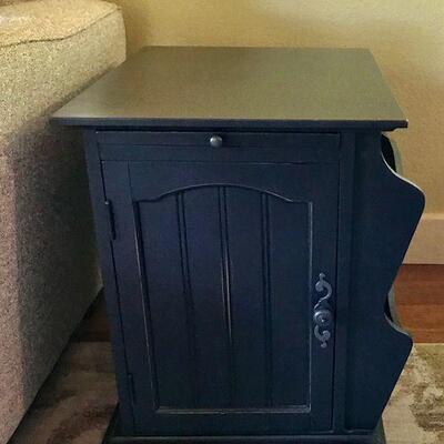 Black End Table With Magazine Rack. Local pick up only in Auburn, CA.