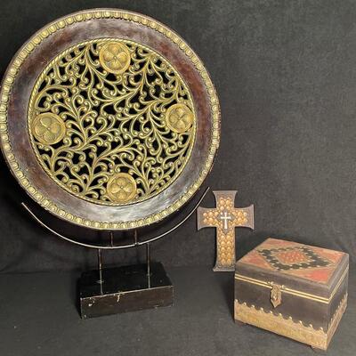 Lot 60 Large Medallion and Decor Misc