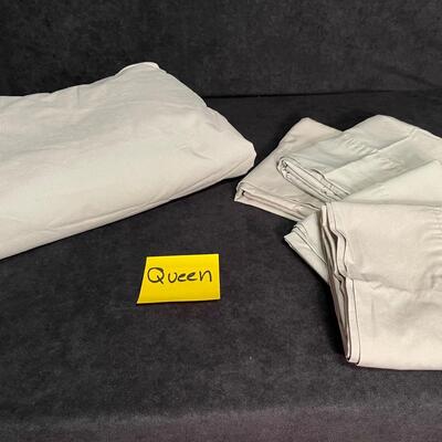 Lot 75  Pale Green Cotton Sheet set QUEEN