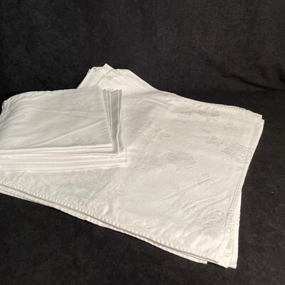 Lot 92  White Cotton Dinner Napkins - 16
