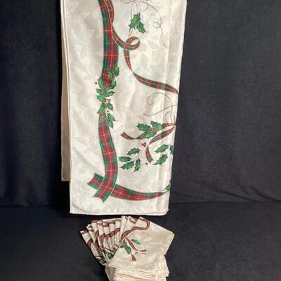 Lot 94  New Lenox Christmas Table Linens - Beautiful