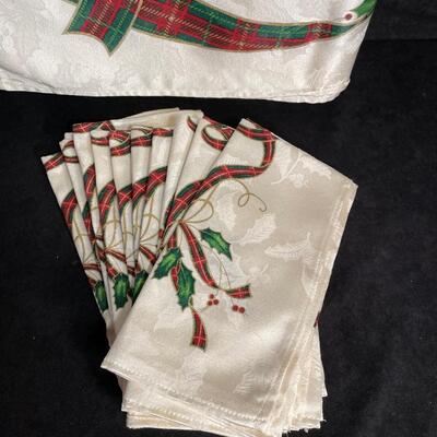 Lot 94  New Lenox Christmas Table Linens - Beautiful