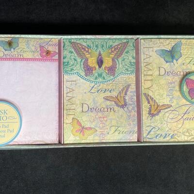Lot 105  Vera Bradley Travel Jewelry Case