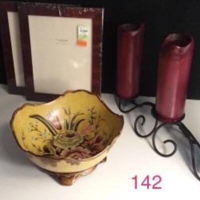 Lot 142  Decor Misc with picture frames
