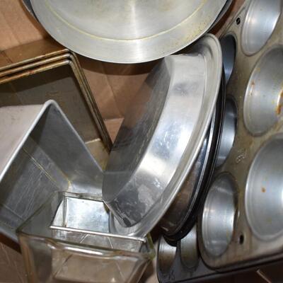 Large Lot Metal & Glass Baking Pans