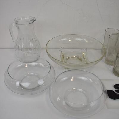 19 pc Glass. 8 tall glasses, 5 short. 1 pitcher, etc