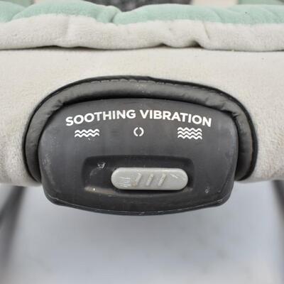 Graco Baby Rocker with Soothing Vibration
