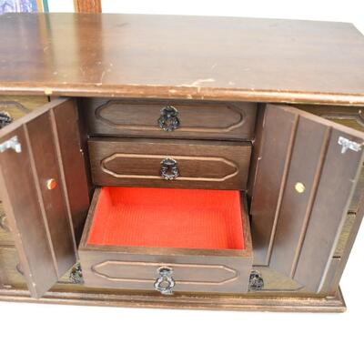 7 pc Vintage Decor: Wooden Jewelry Box, eyelet pillows, 
