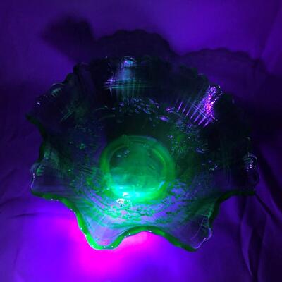 Lot 1 - Green Carnival Glass Windmill Bowl by Imperial