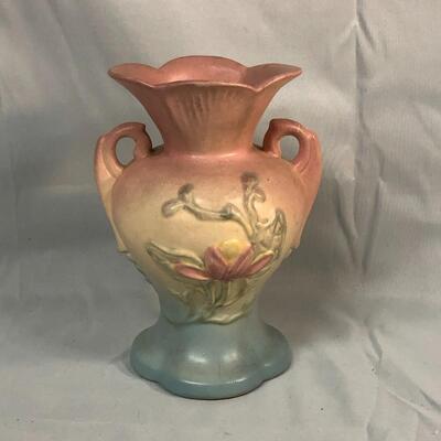 Lot 9 - Hull Art Magnolia Vase