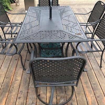 Hampton Bay Patio Table With Six Chairs & Umbrella. Local pick up only in Auburn, CA.