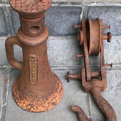 Vintage Pulley & Vulcan Jack Stand. Local pick up only in Auburn, CA.
