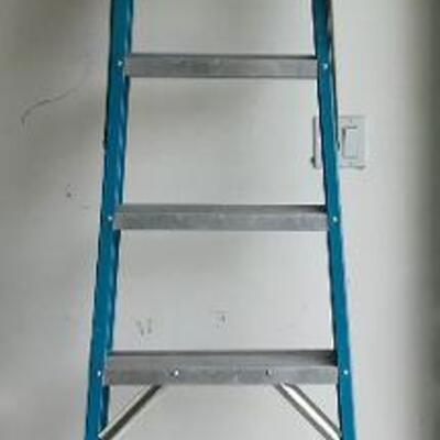 Werner 8 Foot Fiberglass Ladder. Local pick up only in Auburn, CA.