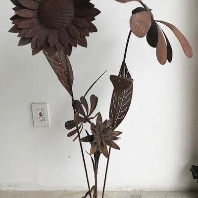 Floral Metal Yard Art. Local pick up only in Auburn, CA.