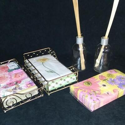 Lot 195  Bathroom Guest Towel Caddies, 3 Packs Paper Guest Towels, Defuser Bottles
