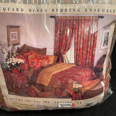 Lot 214 Jacquard Queen Bedding Set