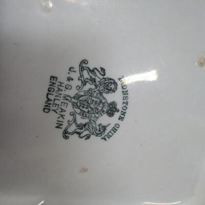 Lot 18 - Porcelain Collector Decor - Plates
