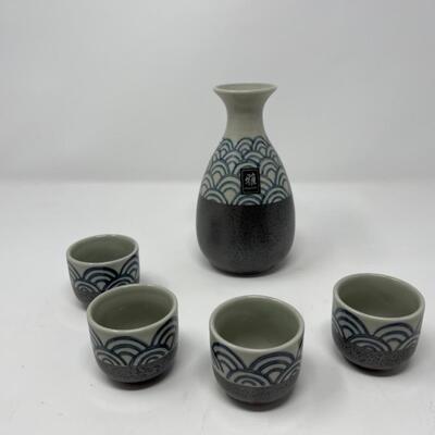 Waves 5 Piece Sake set