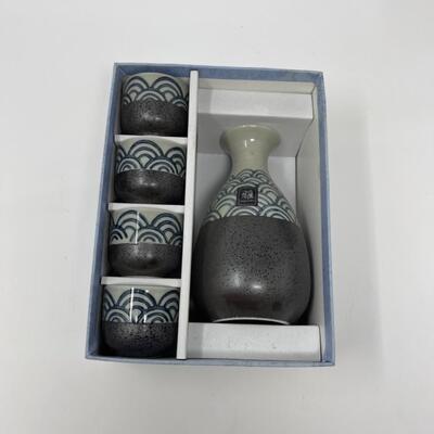 Waves 5 Piece Sake set