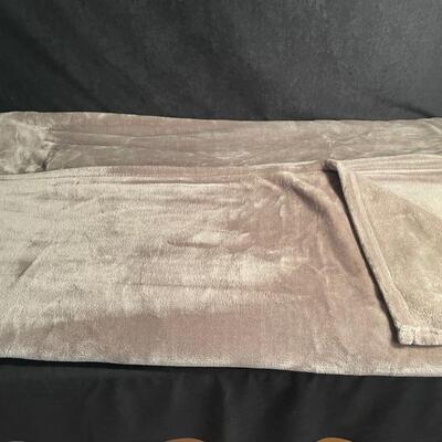 Lot 242  Kate Spade King Gray Blanket
