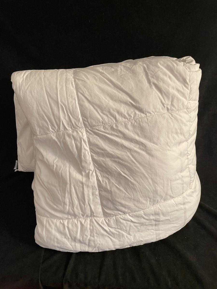 Lot 264 Primaloft Hotel Collection White Comforter