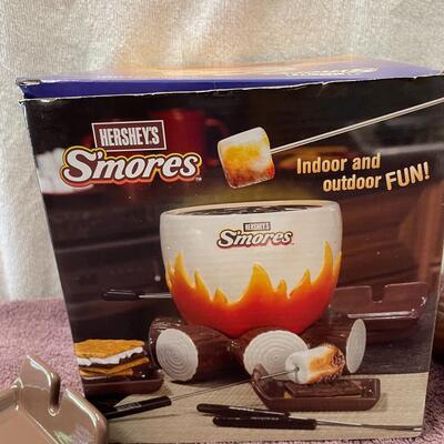 Lot 271  Hershey's s'mores cooker