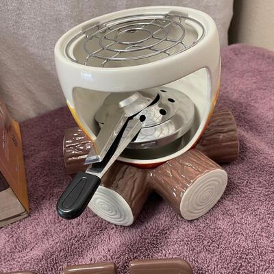 Lot 271  Hershey's s'mores cooker
