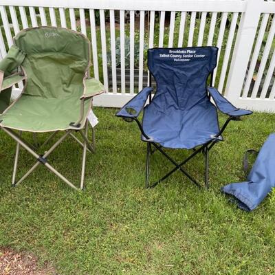 O425 Two Folding Chairs 