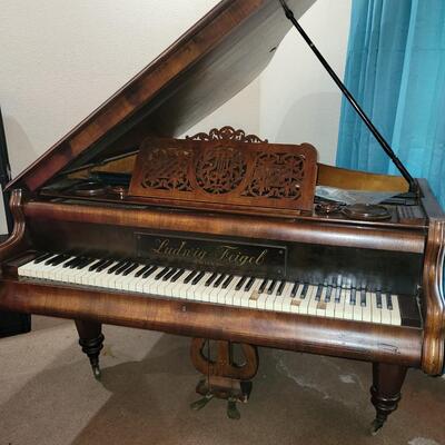 Ludwig Baby Grand Piano with Bench 