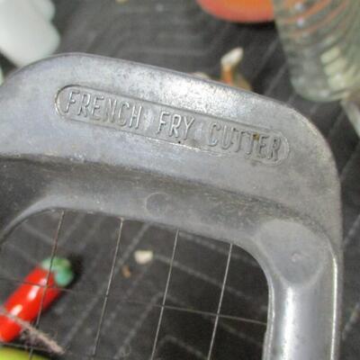 Lot 23 - Kitchen Items - Heuck French Fry Cutter